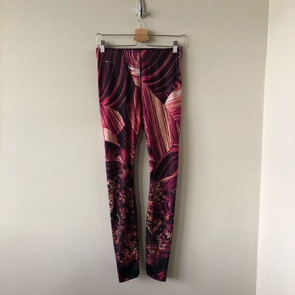 Lolë -Serria Abstract Cherry Blossom Print Legging - Picture 2 of 7